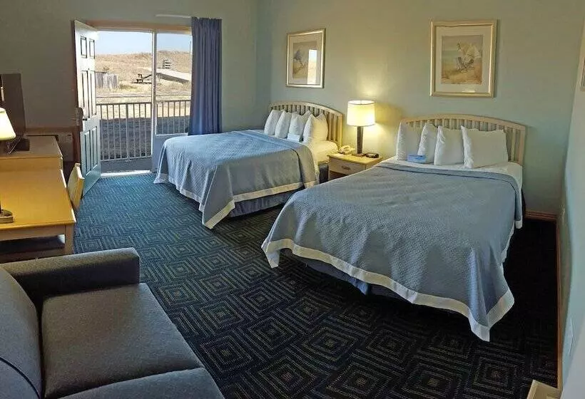 ２ダブルベッドのスタンダードルーム, Days Inn By Wyndham Kill Devil Hills Oceanfront  Wilbur