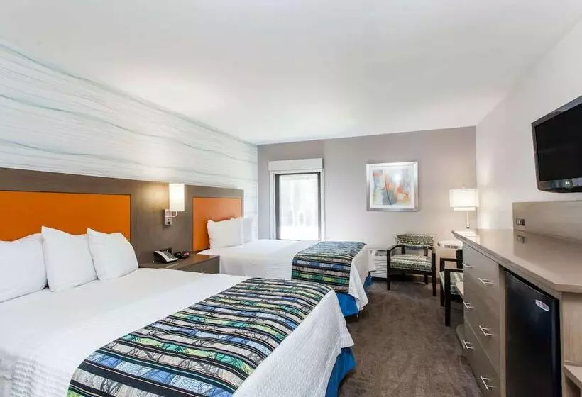 ２ダブルベッドのスタンダードルーム, Days Inn By Wyndham Lanham Washington Dc