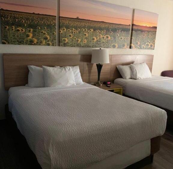 Номер Стандарт, Days Inn By Wyndham Topeka