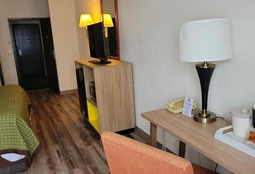 キングサイズベッドのスタンダードルーム, Days Inn By Wyndham Topeka