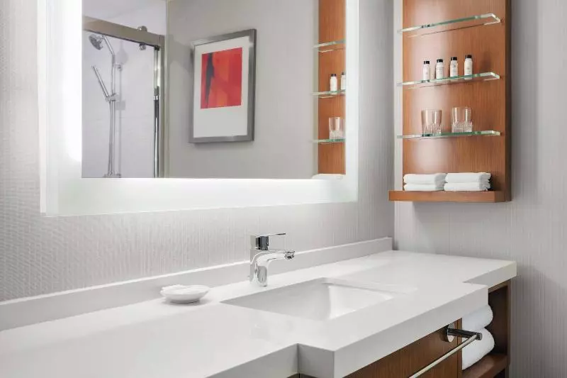 Standard-huone King-vuode, Delta Hotels By Marriott   Indianapolis Airport