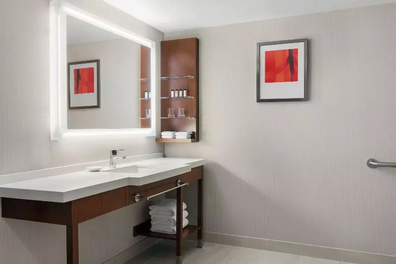 Standard-huone King-vuode, Delta Hotels By Marriott   Indianapolis Airport