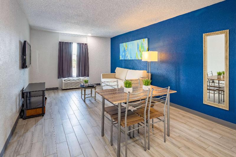 Люкс Кровать Кинг, Developer Inn Orlando North, A Baymont By Wyndham