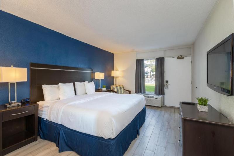 Suíte Cama King, Developer Inn Orlando North, A Baymont By Wyndham