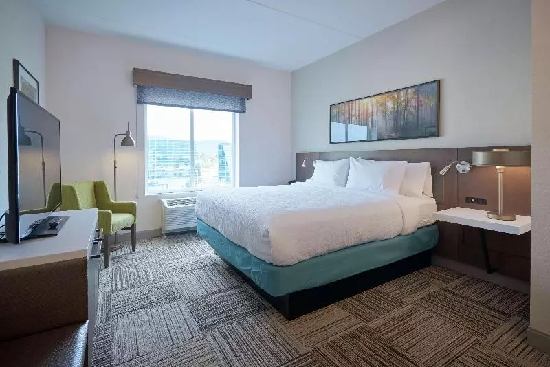 Standard-huone King-vuode, Hilton Garden Inn Corning Downtown