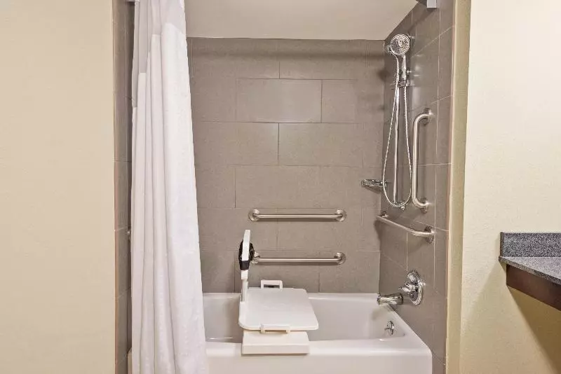 سوئیت برای معلولان, Holiday Inn Harrisburg East, An Ihg
