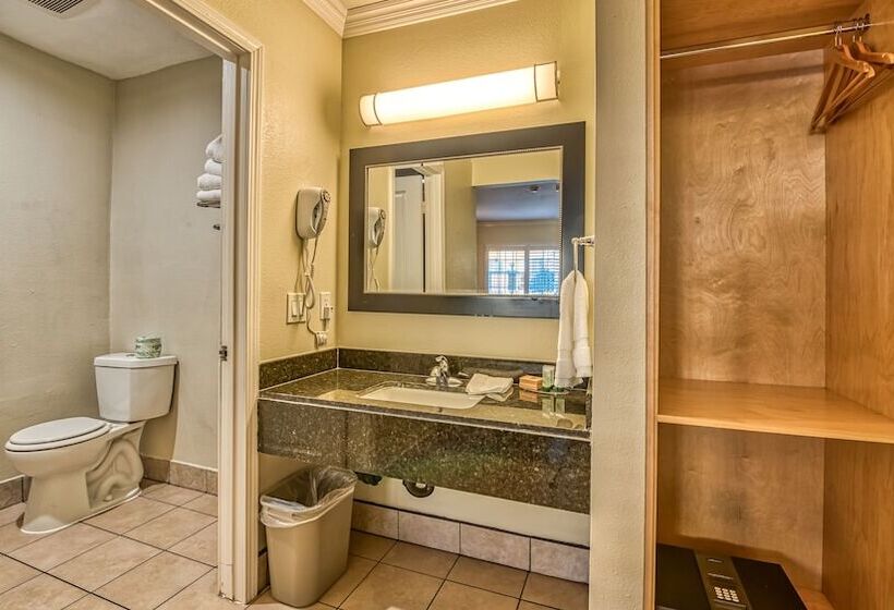 スーペリアールーム, Hollywood City Inn