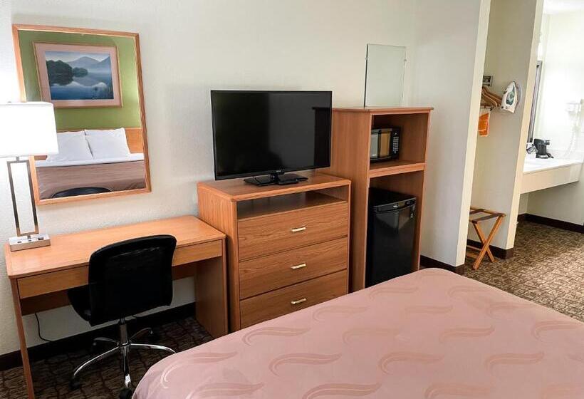 غرفة قياسية, Hudson Inn & Suites