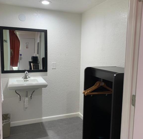 身障者適用キングサイズベッドルーム, Motel 6 Englewood