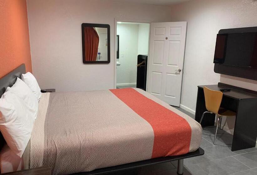 身障者適用キングサイズベッドルーム, Motel 6 Englewood