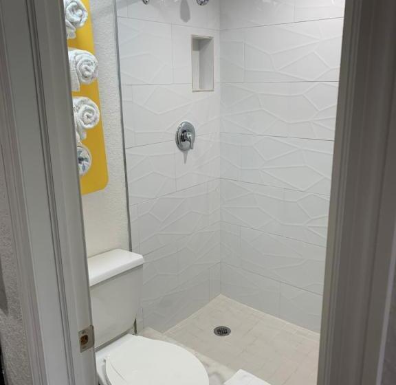חדר דחוקס עם מיטת קינג, Motel 6 Englewood