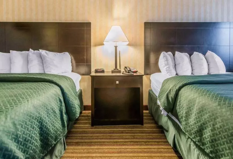 ２ダブルベッドのスタンダードルーム, Quality Inn Barkeyville