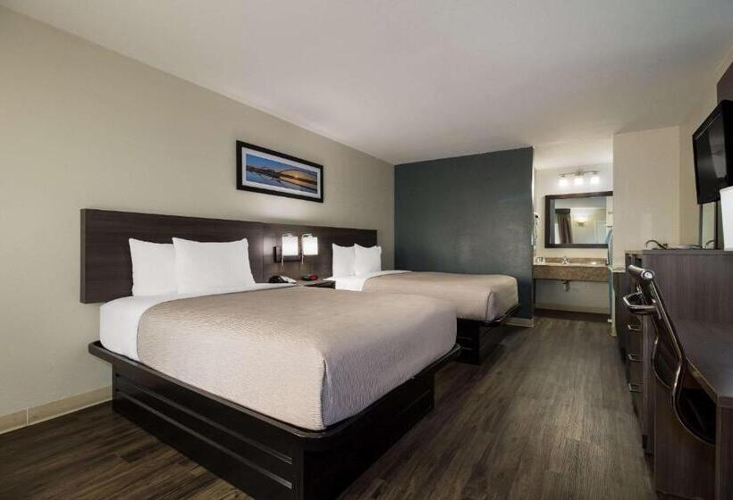 Номер Стандарт 2 Двуспальные Кровати, Quality Inn Coliseum