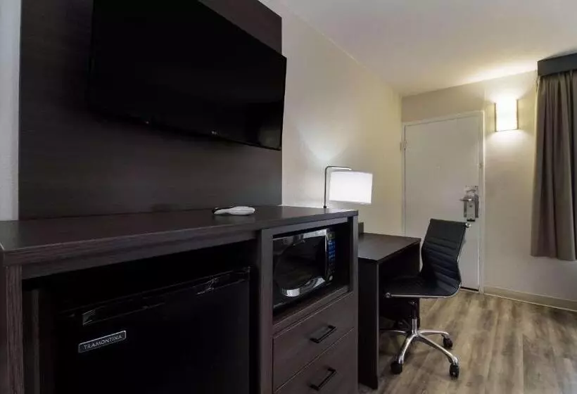 اتاق استاندارد چهار تخته, Quality Inn Coliseum