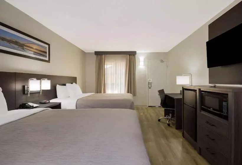 اتاق استاندارد چهار تخته, Quality Inn Coliseum