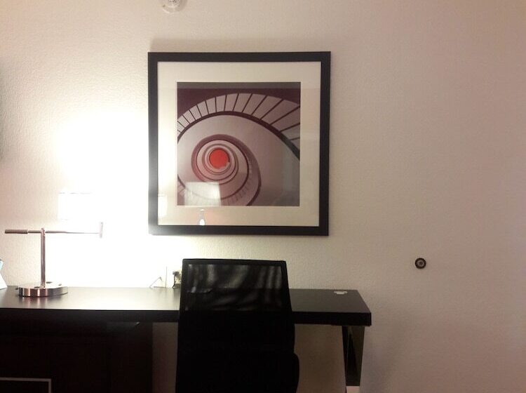 ２ダブルベッドのスタンダードルーム, Ramada By Wyndham Albuquerque Airport