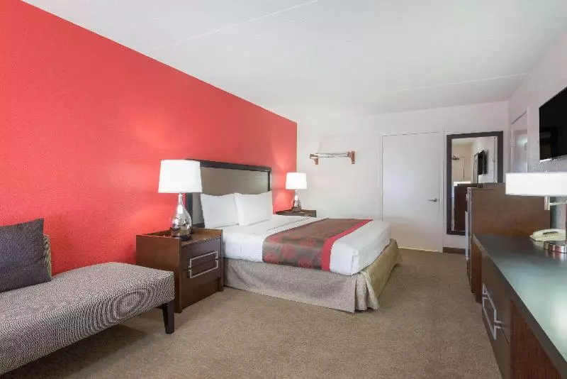 キングサイズベッドのスタンダードルーム, Ramada By Wyndham Albuquerque Airport
