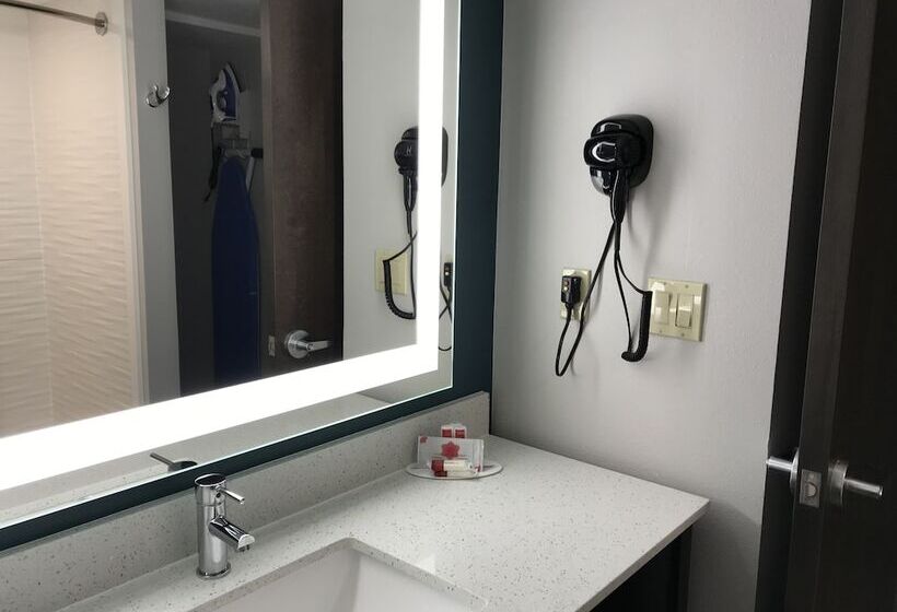 İki Çift Kişilik Yataklı Standart Oda, Clarion Pointe Okc Airport