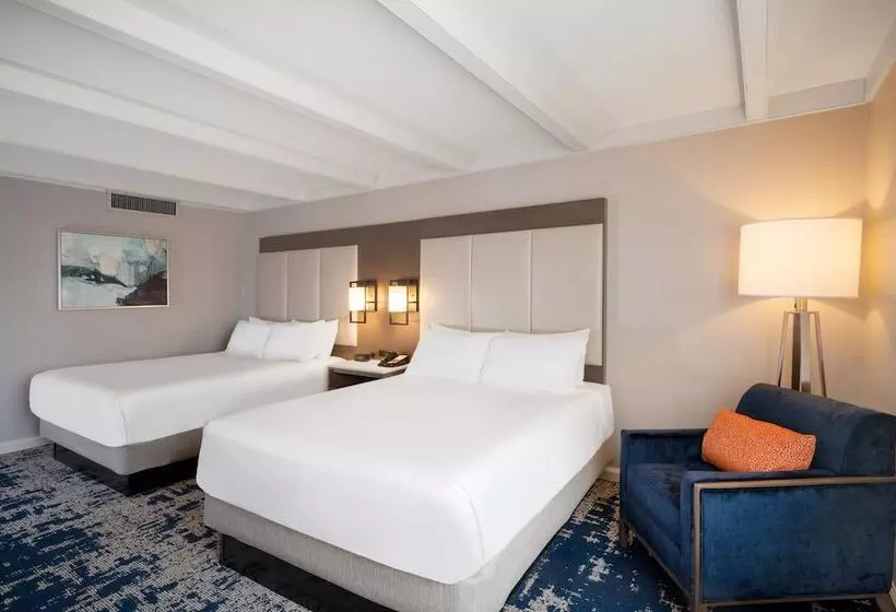 اتاق استاندارد, Crowne Plaza Albany  The Desmond