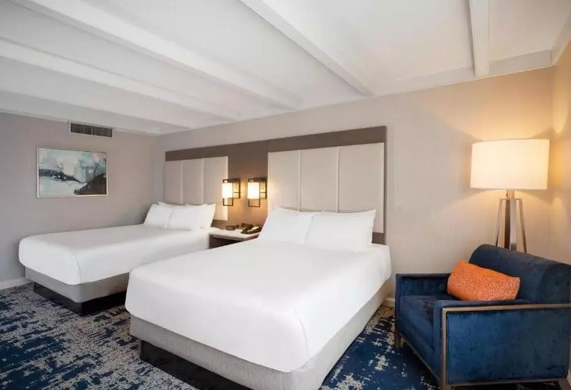 اتاق استاندارد, Crowne Plaza Albany  The Desmond