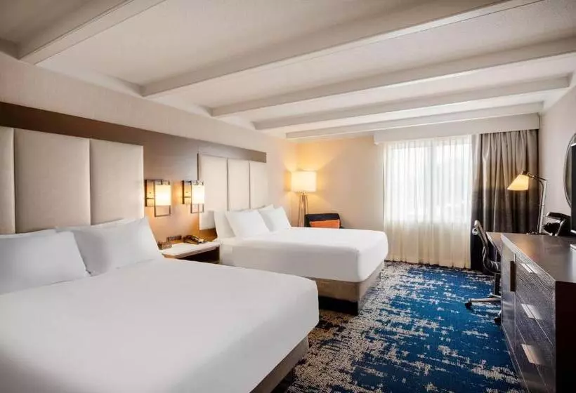 اتاق استاندارد, Crowne Plaza Albany  The Desmond