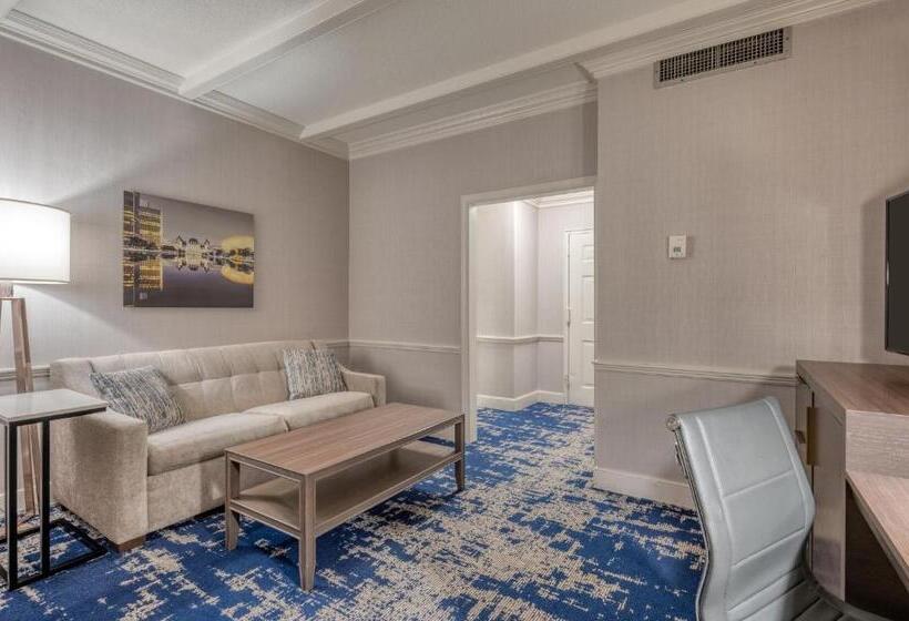 סוויטה, Crowne Plaza Albany  The Desmond