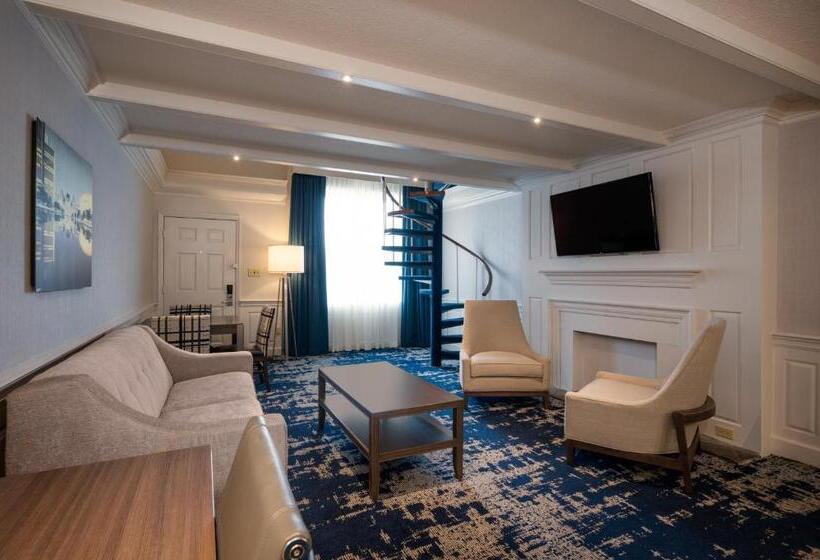 Люкс, Crowne Plaza Albany  The Desmond
