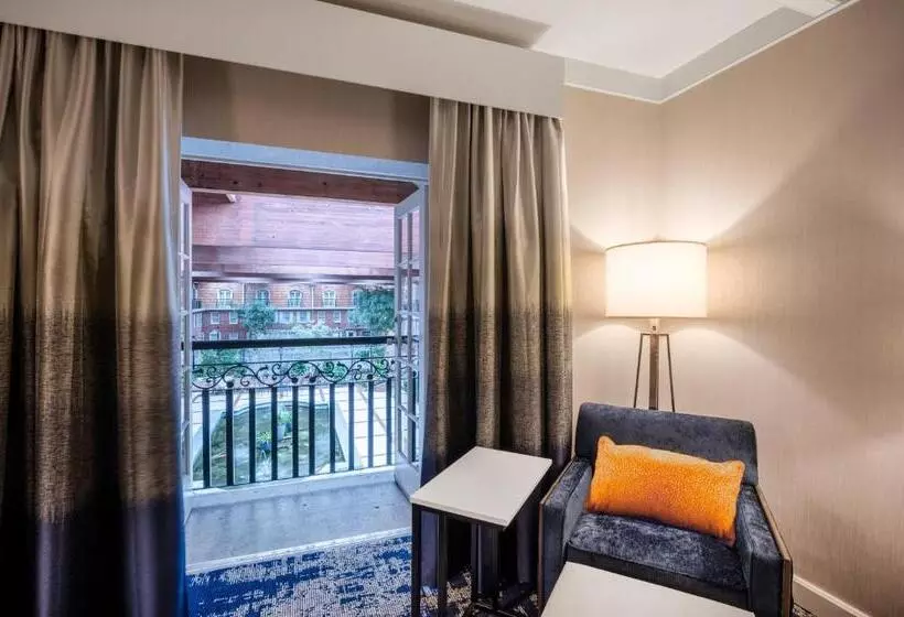 اتاق استاندارد با تخت بزرگ, Crowne Plaza Albany  The Desmond