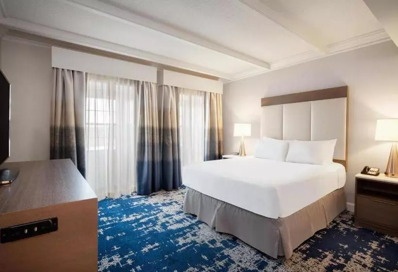 سوئیت جونیور برای معلولان, Crowne Plaza Albany  The Desmond