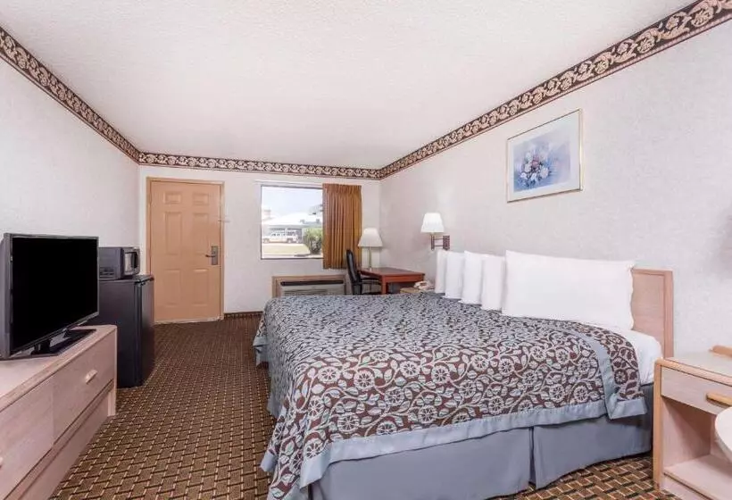 身障者適用キングサイズベッドルーム, Days Inn By Wyndham Byron