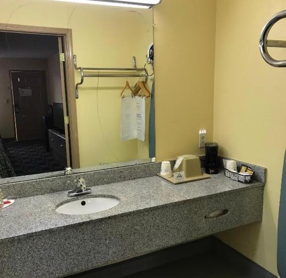 장애인을 위한 킹사이즈 침대 스탠다드 룸, Days Inn By Wyndham Byron