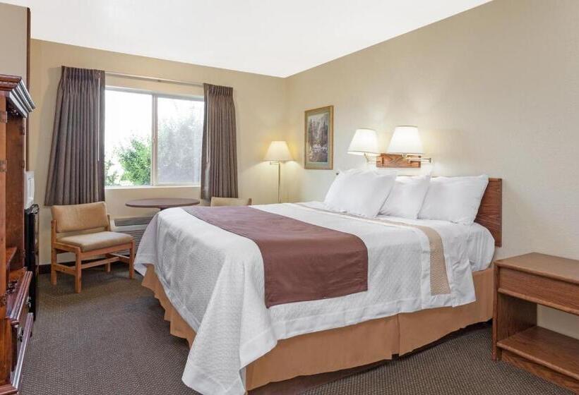Люкс Deluxe Кровать Кинг, Days Inn By Wyndham Missoula Airport