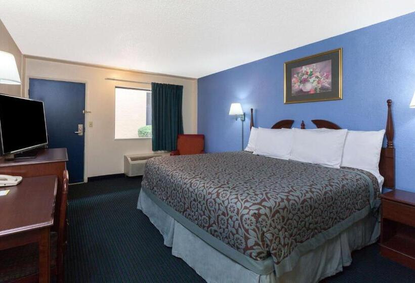 キングサイズベッドのスイートルーム, Days Inn By Wyndham Oklahoma City Fairground