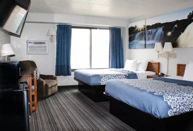 身障者適用クイーンサイズベッドルーム, Days Inn By Wyndham Sioux Falls