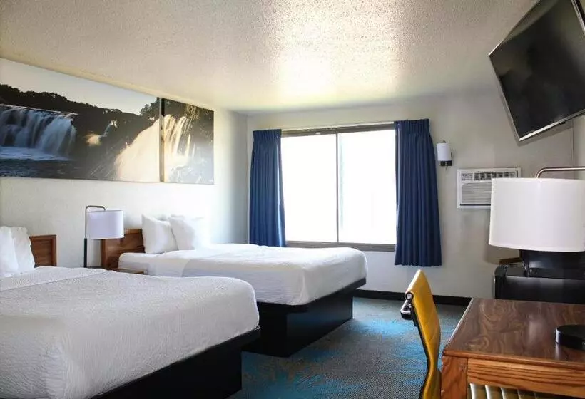 身障者適用クイーンサイズベッドルーム, Days Inn By Wyndham Sioux Falls