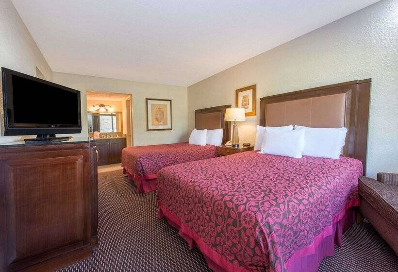 غرفه قياسيه سريرين مزدوجين, Days Inn & Suites By Wyndham Dayton North