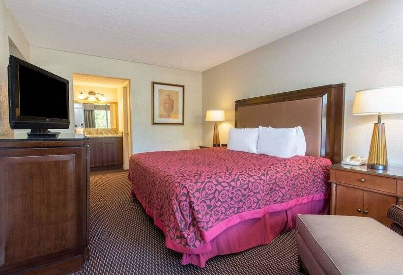 غرفه قياسيه سريرين مزدوجين, Days Inn & Suites By Wyndham Dayton North