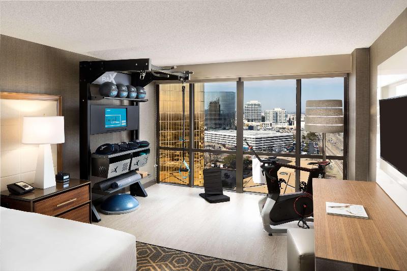 キングサイズベッドのスタンダードルーム, Doubletree By Hilton Dallascampbell Centre