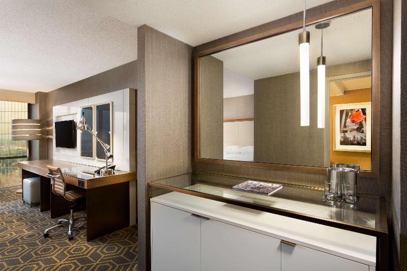 キングサイズベッドのデラックスルーム, Doubletree By Hilton Dallascampbell Centre