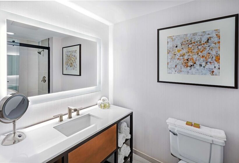 غرفه قياسيه سريرين مزدوجين, Doubletree By Hilton Tulsa   Warren Place