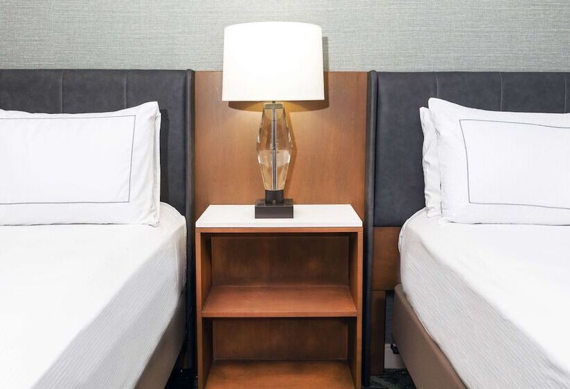 غرفه قياسيه سريرين مزدوجين, Doubletree By Hilton Tulsa   Warren Place