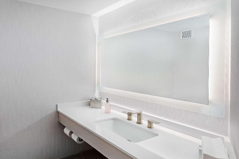 جناح سرير كينج, Doubletree By Hilton Tulsa   Warren Place