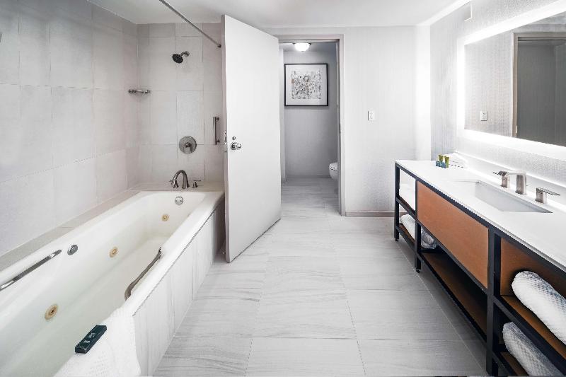 جناح سرير كينج, Doubletree By Hilton Tulsa   Warren Place