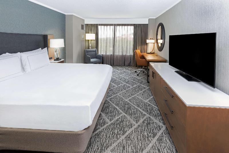 Стандартный Номер Кровать Кинг, Doubletree By Hilton Tulsa   Warren Place