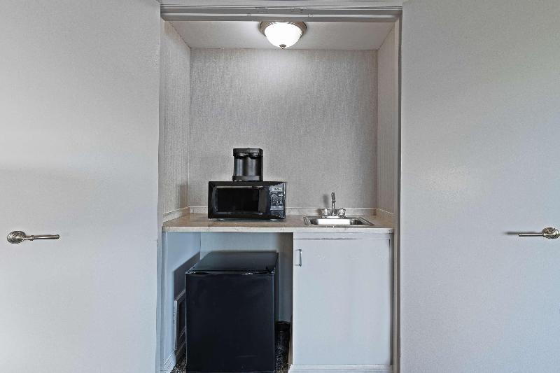 جناح جونيور سرير كينج, Doubletree By Hilton Tulsa   Warren Place