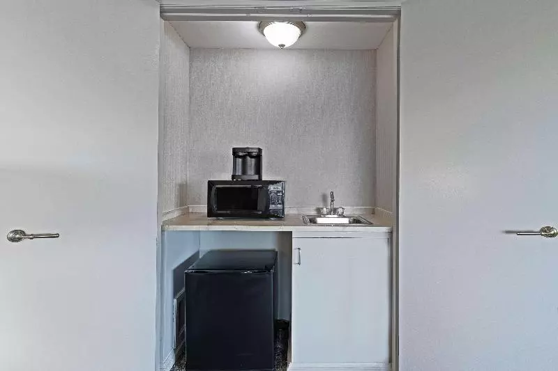 キングサイズベッドのジュニアスイート, Doubletree By Hilton Tulsa   Warren Place