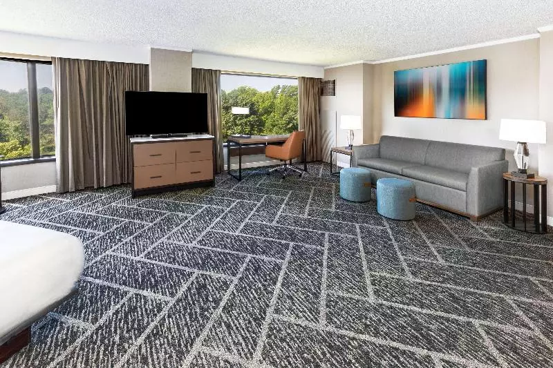 キングサイズベッドのジュニアスイート, Doubletree By Hilton Tulsa   Warren Place