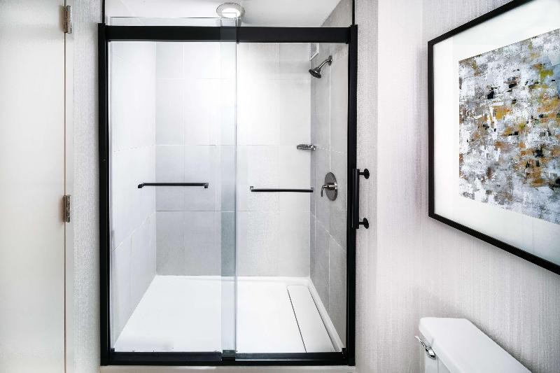 غرفة قياسية سرير كينج, Doubletree By Hilton Tulsa   Warren Place