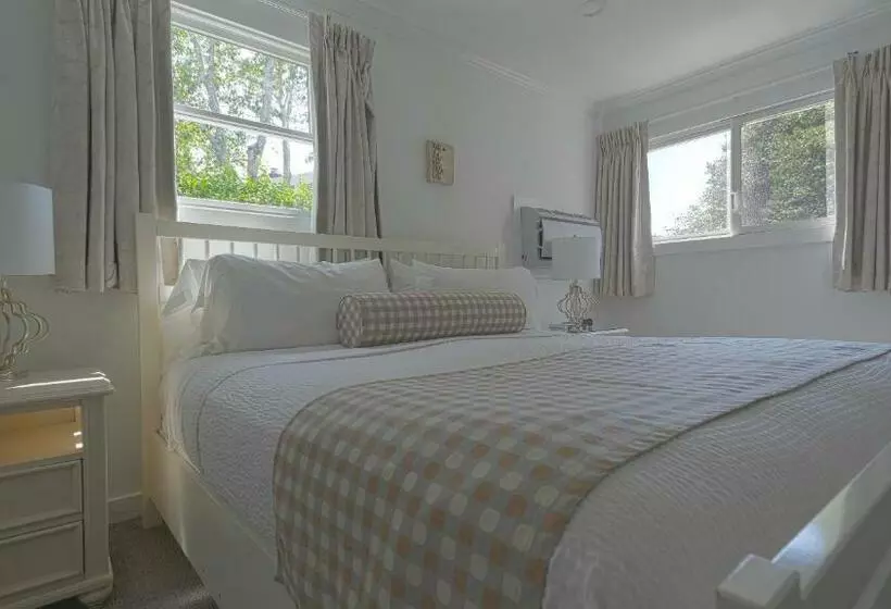 استودیوی استاندارد, East Hampton House Resort
