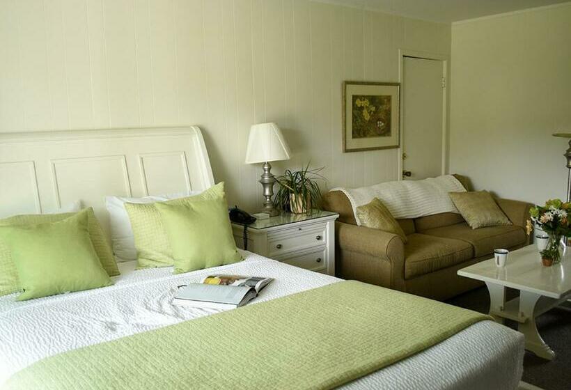 إستوديو قياسى, East Hampton House Resort